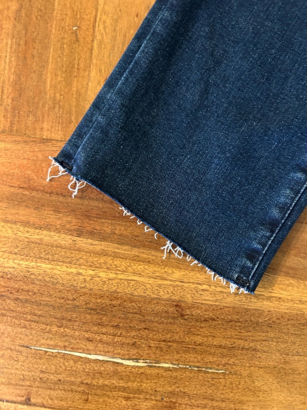 Good American Always fits good Classic slim. 00-4. NWT. - Picture 6 of 6